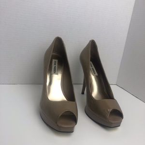 Steve Madden Nude Platform Peep-Toe Heel | Size 9